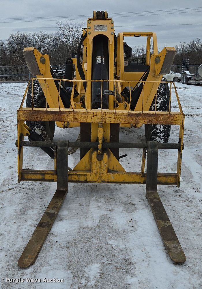 image for item EN5129 2010 Pettibone 1056B Extendo Telehandler