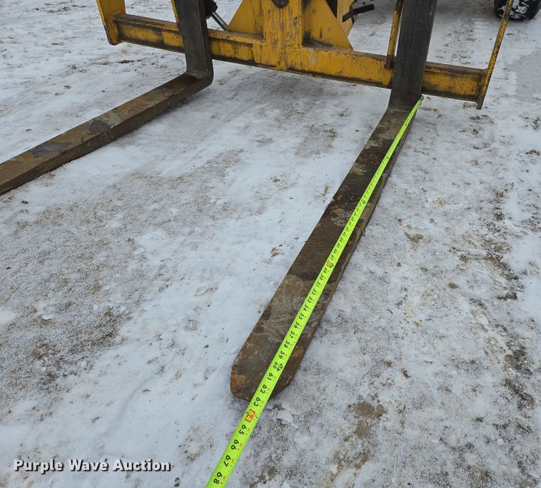 image for item EN5129 2010 Pettibone 1056B Extendo Telehandler