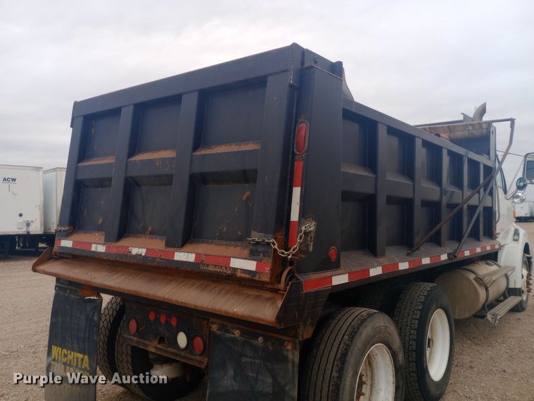image for item EO0584 2007 Sterling AT9500 dump truck