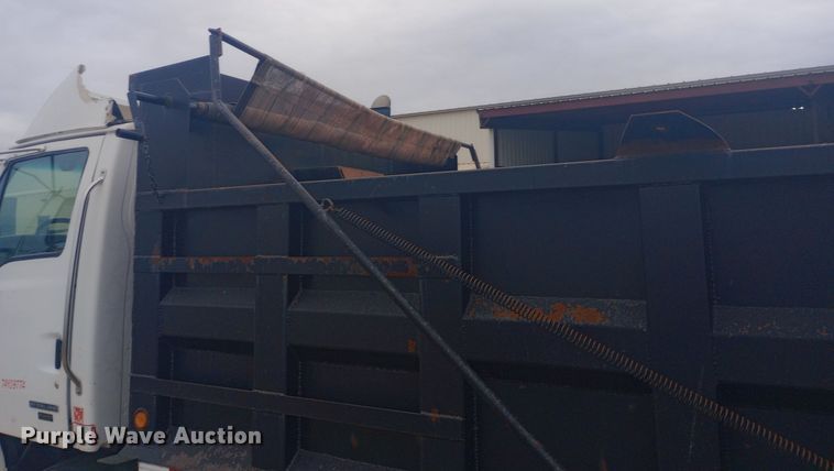 image for item EO0584 2007 Sterling AT9500 dump truck