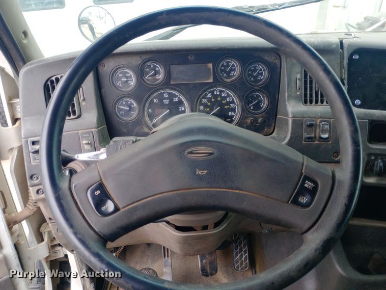 image for item EO0584 2007 Sterling AT9500 dump truck