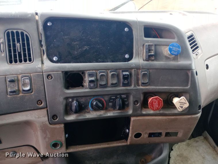 image for item EO0584 2007 Sterling AT9500 dump truck