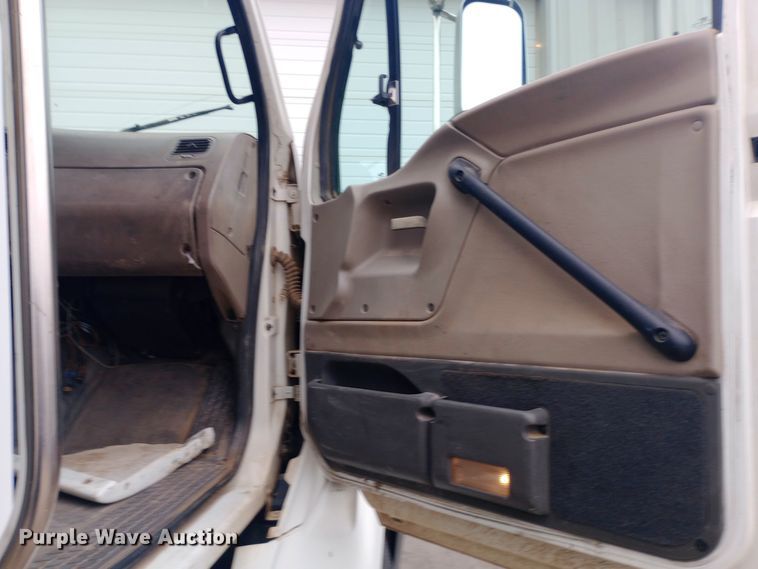 image for item EO0584 2007 Sterling AT9500 dump truck