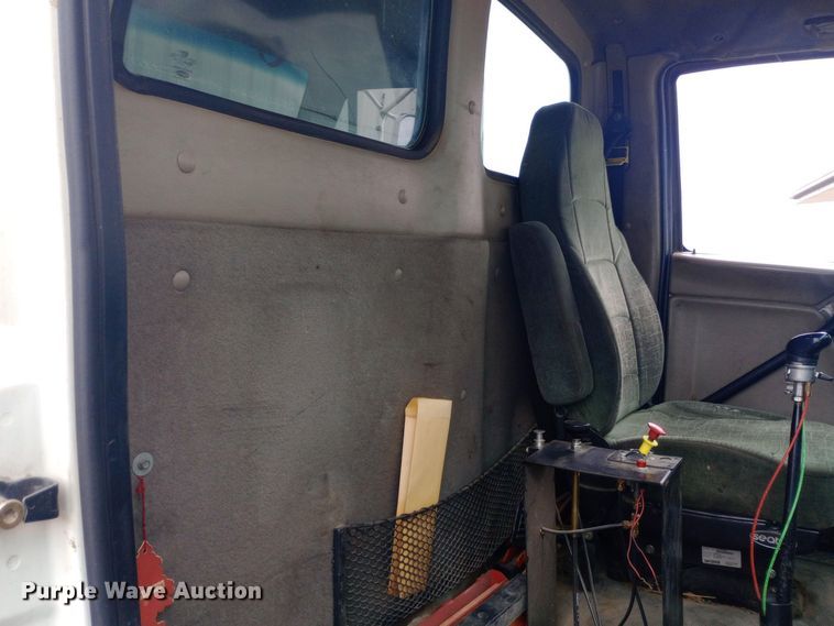 image for item EO0584 2007 Sterling AT9500 dump truck