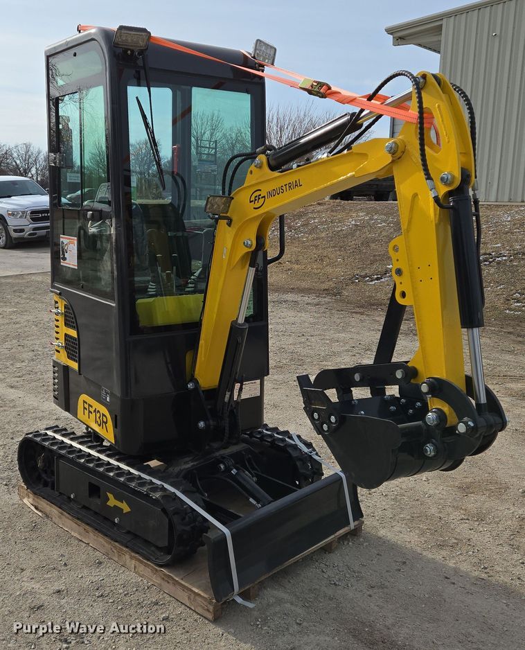 image for item EO0598 2024 Industrial FF13R mini excavator