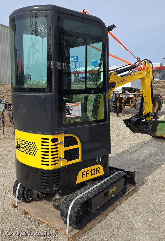 image for item EO0598 2024 Industrial FF13R mini excavator