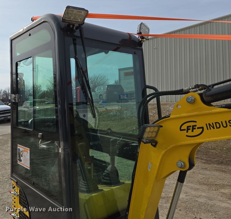 image for item EO0598 2024 Industrial FF13R mini excavator