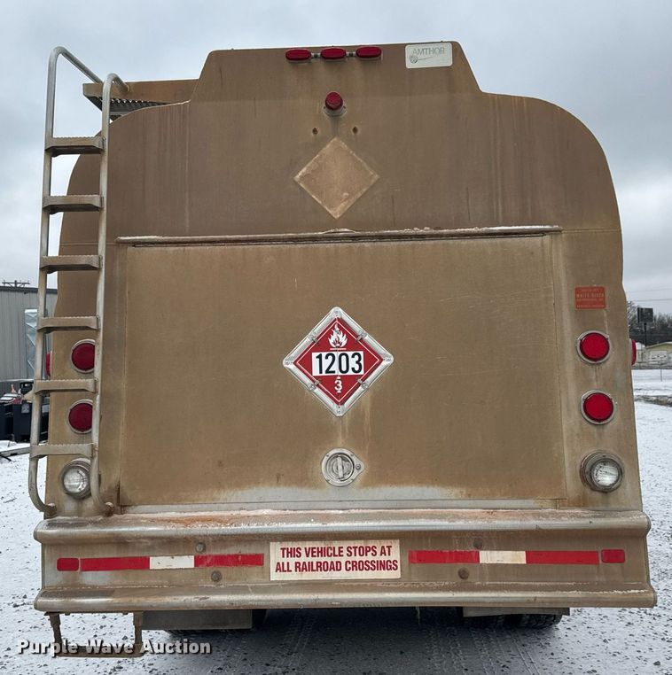 image for item EQ1020 2013 Freightliner Business Class M2 fuel truck