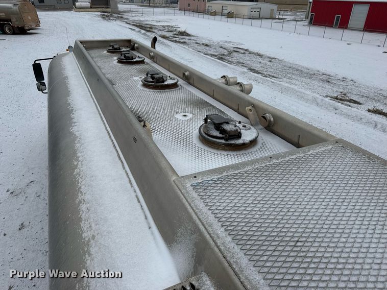 image for item EQ1020 2013 Freightliner Business Class M2 fuel truck