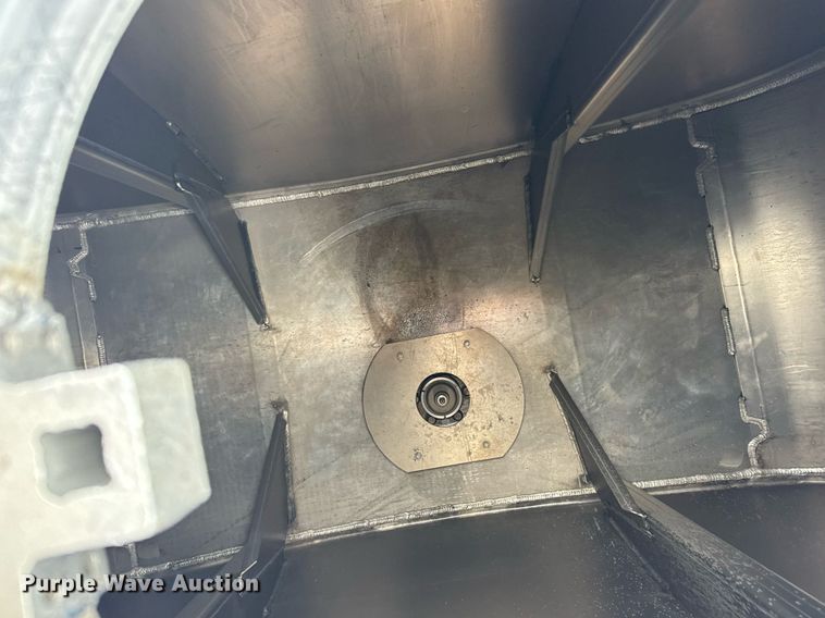 image for item EQ1020 2013 Freightliner Business Class M2 fuel truck