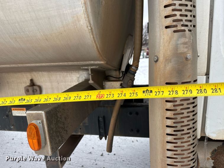 image for item EQ1020 2013 Freightliner Business Class M2 fuel truck