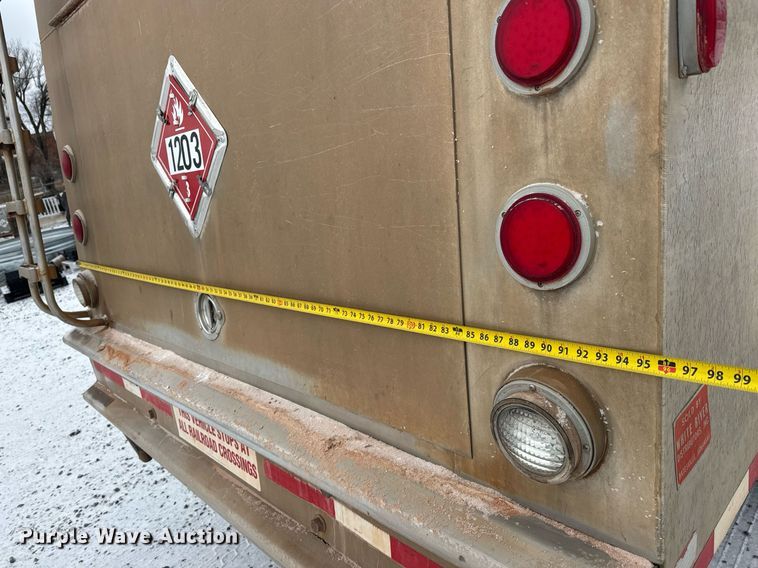 image for item EQ1020 2013 Freightliner Business Class M2 fuel truck