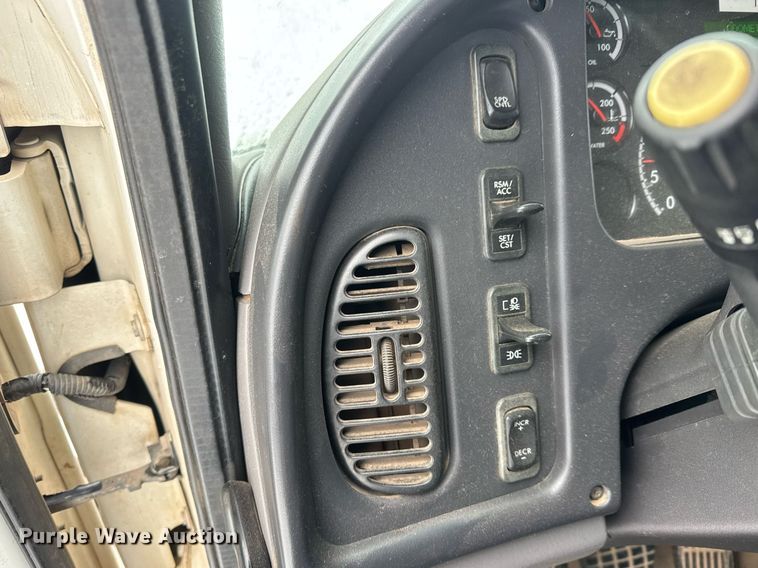 image for item EQ1020 2013 Freightliner Business Class M2 fuel truck