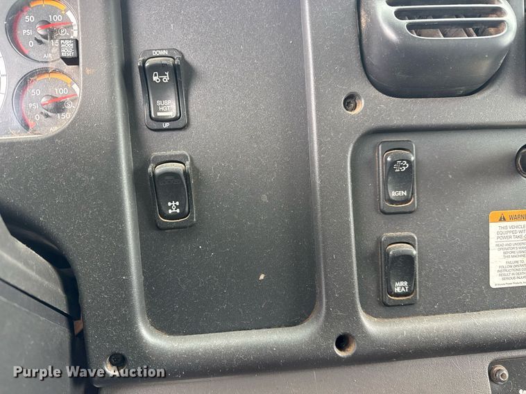 image for item EQ1020 2013 Freightliner Business Class M2 fuel truck