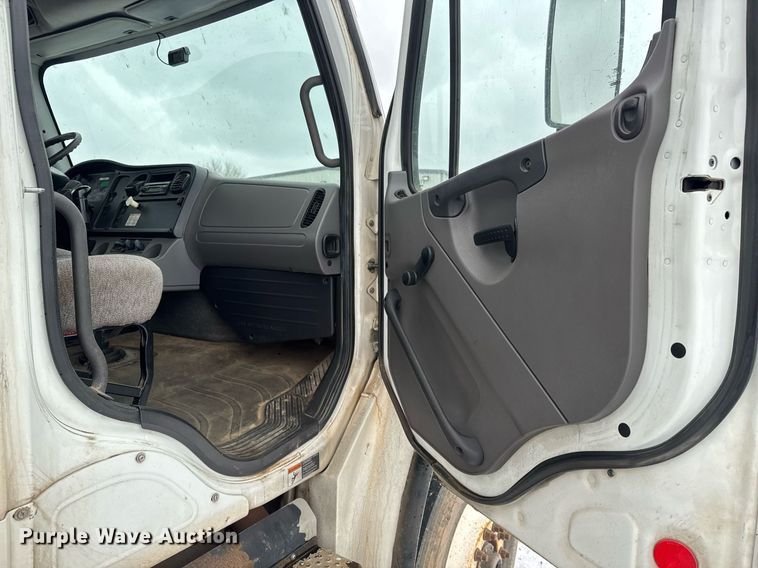 image for item EQ1020 2013 Freightliner Business Class M2 fuel truck