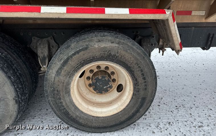 image for item EQ1020 2013 Freightliner Business Class M2 fuel truck