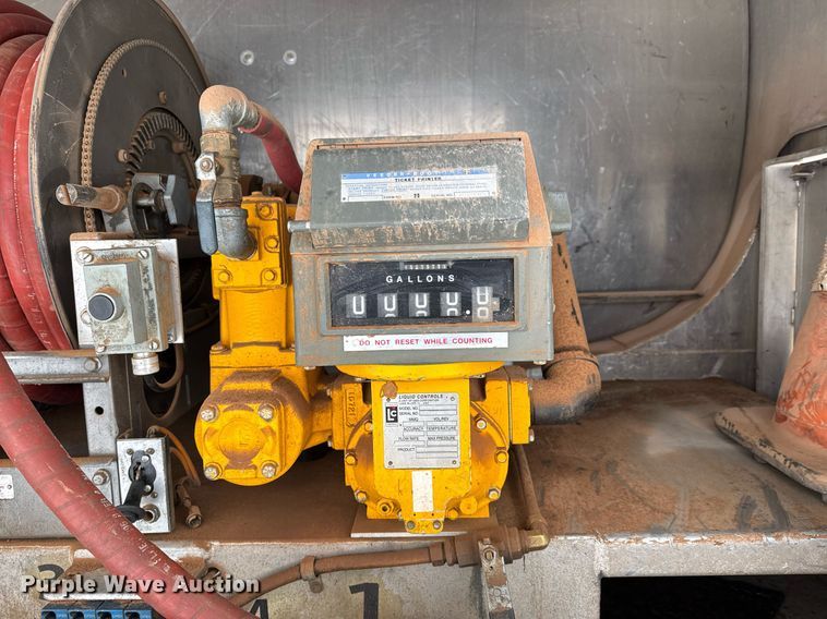 image for item EQ1021 2013 Freightliner Business Class M2 fuel truck