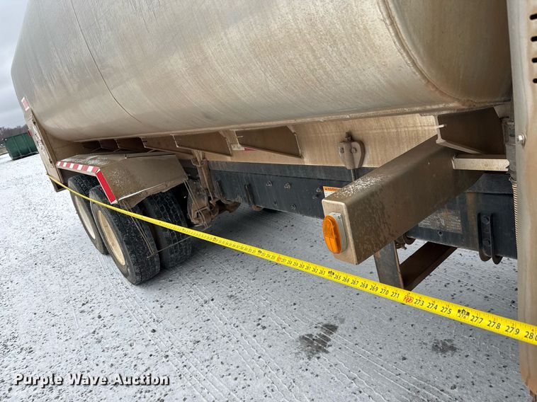 image for item EQ1021 2013 Freightliner Business Class M2 fuel truck