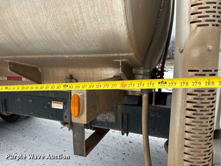 image for item EQ1021 2013 Freightliner Business Class M2 fuel truck