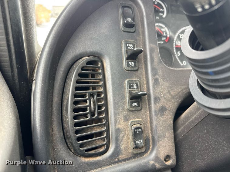 image for item EQ1021 2013 Freightliner Business Class M2 fuel truck