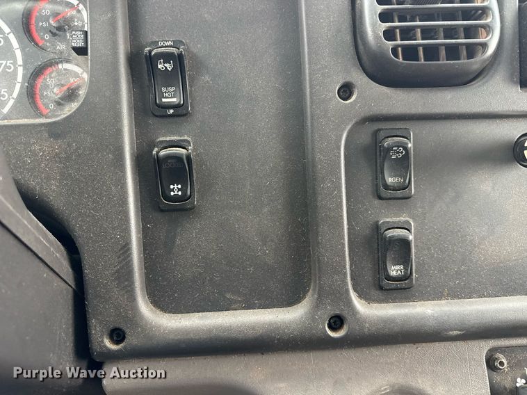 image for item EQ1021 2013 Freightliner Business Class M2 fuel truck