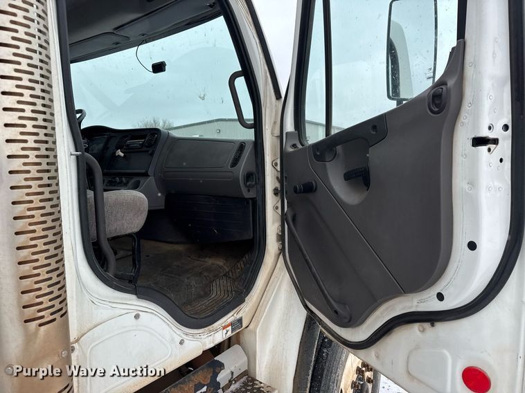 image for item EQ1021 2013 Freightliner Business Class M2 fuel truck