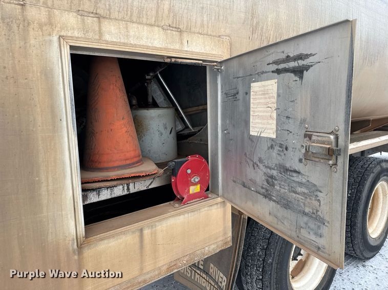 image for item EQ1022 2012 Freightliner Business Class M2 fuel truck