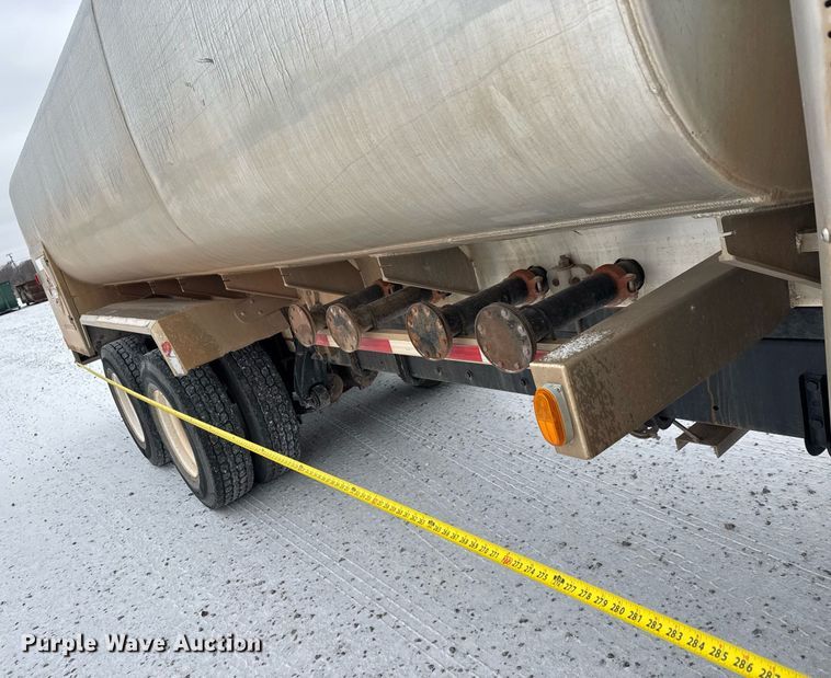 image for item EQ1022 2012 Freightliner Business Class M2 fuel truck