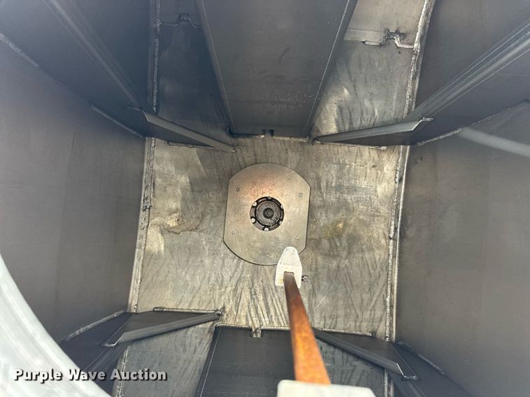 image for item EQ1023 2012 Freightliner Business Class M2 fuel truck