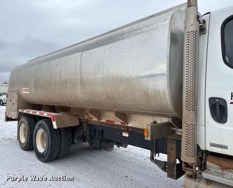 image for item EQ1024 2011 Freightliner Business Class M2 fuel truck