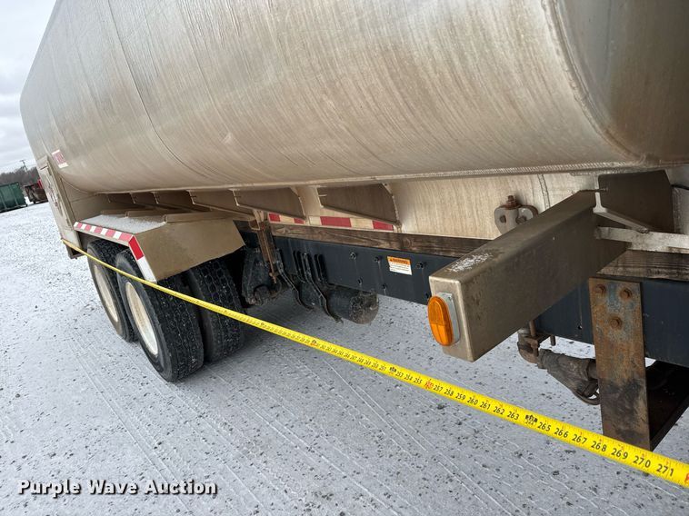 image for item EQ1024 2011 Freightliner Business Class M2 fuel truck