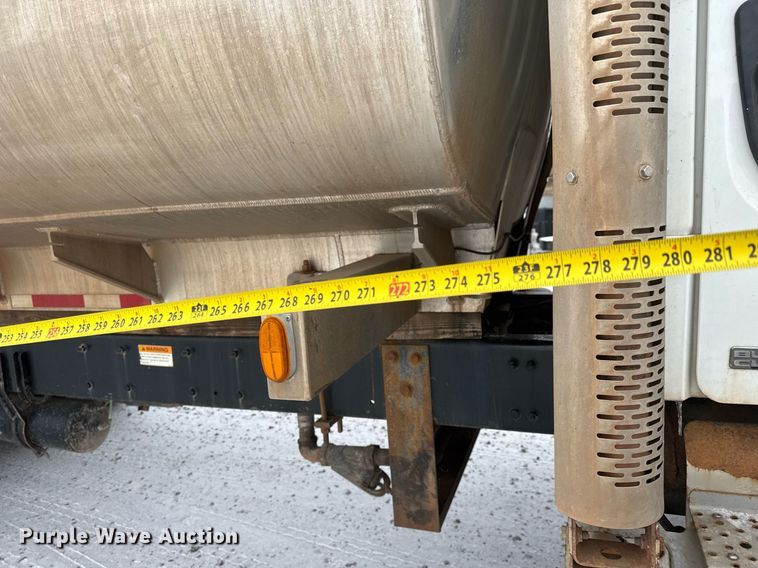 image for item EQ1024 2011 Freightliner Business Class M2 fuel truck