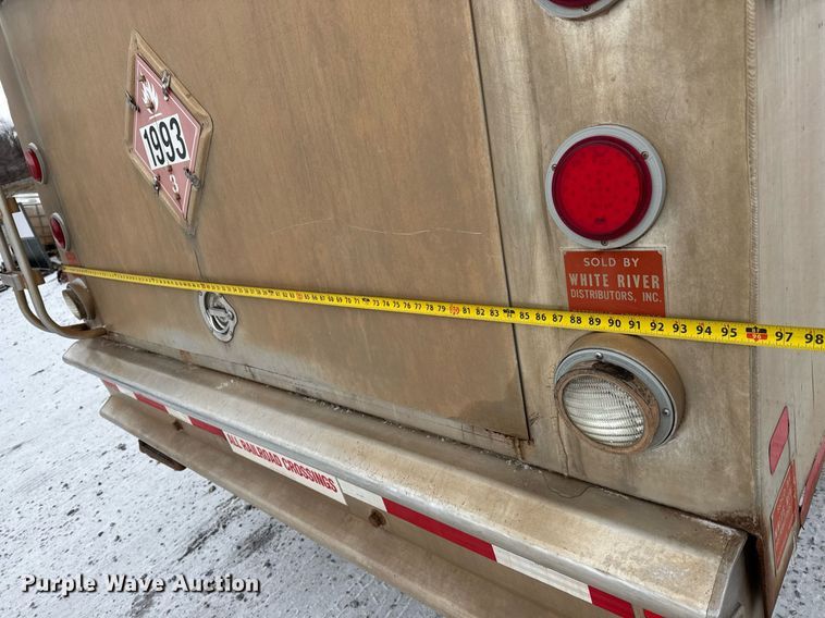 image for item EQ1024 2011 Freightliner Business Class M2 fuel truck