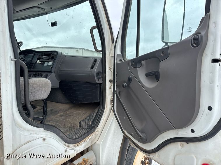 image for item EQ1024 2011 Freightliner Business Class M2 fuel truck