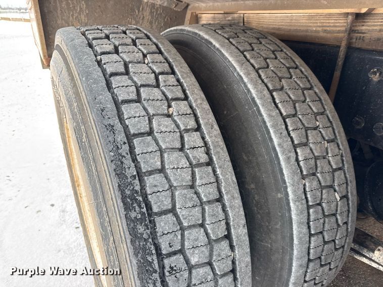 image for item EQ1024 2011 Freightliner Business Class M2 fuel truck