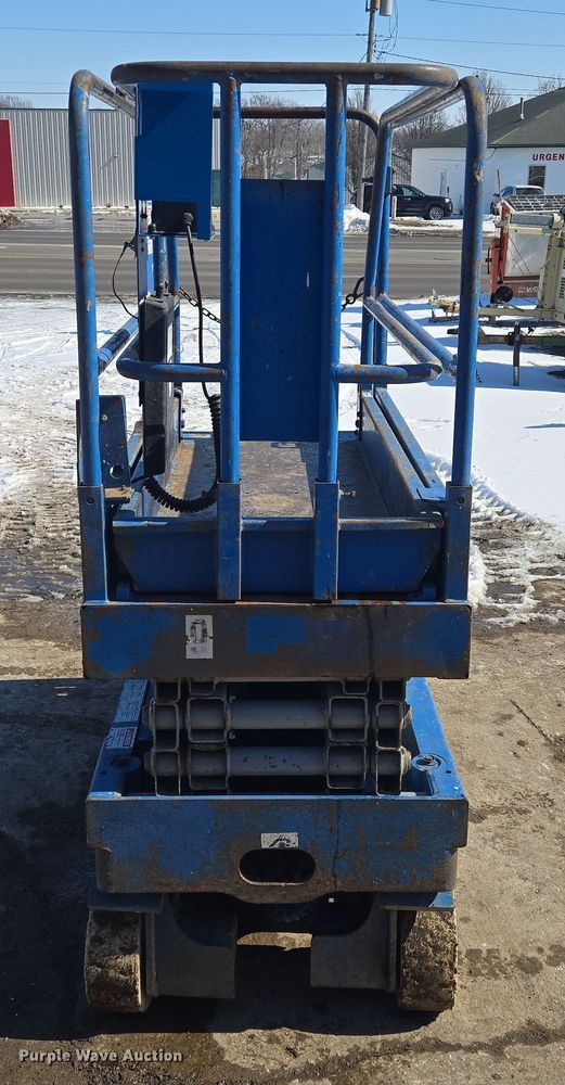 image for item EQ6583 1999 Genie  GS-1930 scissor lift