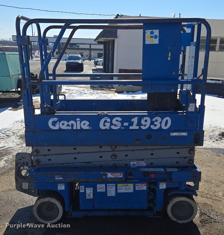 image for item EQ6583 1999 Genie  GS-1930 scissor lift