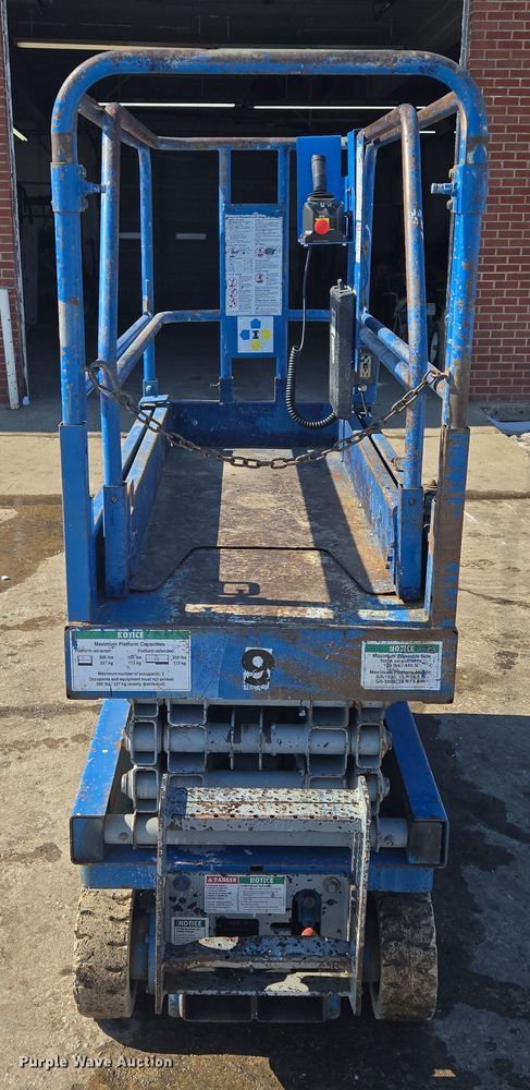 image for item EQ6583 1999 Genie  GS-1930 scissor lift