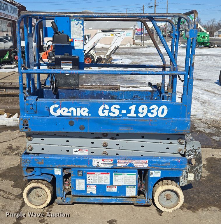 image for item EQ6583 1999 Genie  GS-1930 scissor lift