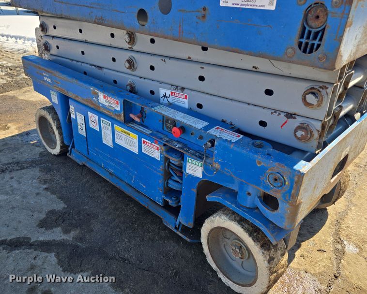 image for item EQ6583 1999 Genie  GS-1930 scissor lift