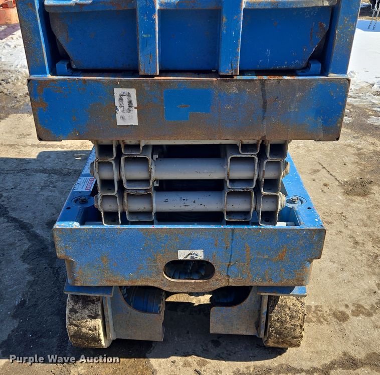 image for item EQ6583 1999 Genie  GS-1930 scissor lift