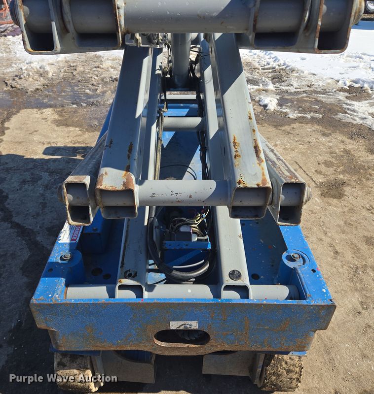 image for item EQ6583 1999 Genie  GS-1930 scissor lift