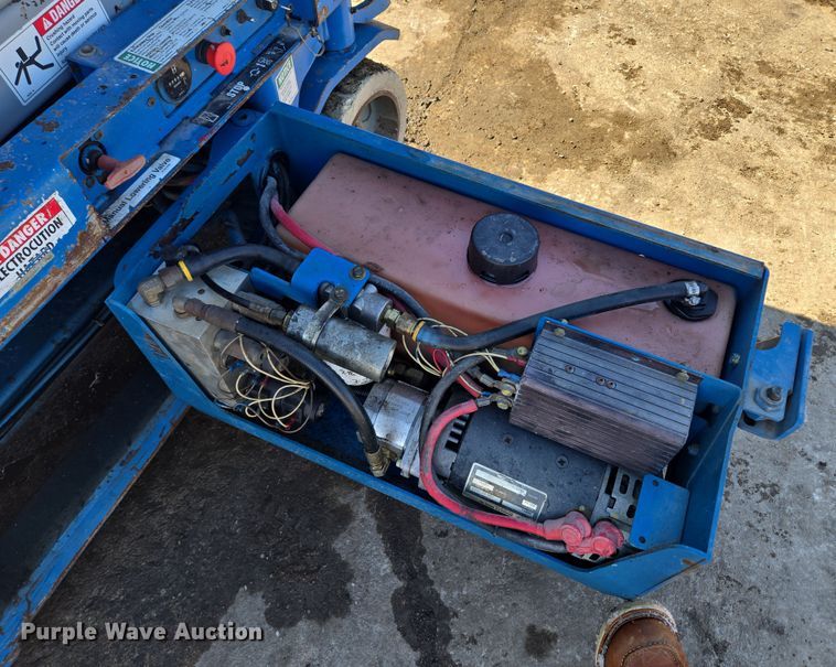 image for item EQ6583 1999 Genie  GS-1930 scissor lift