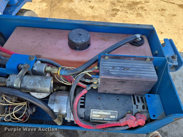 image for item EQ6583 1999 Genie  GS-1930 scissor lift