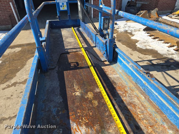 image for item EQ6583 1999 Genie  GS-1930 scissor lift