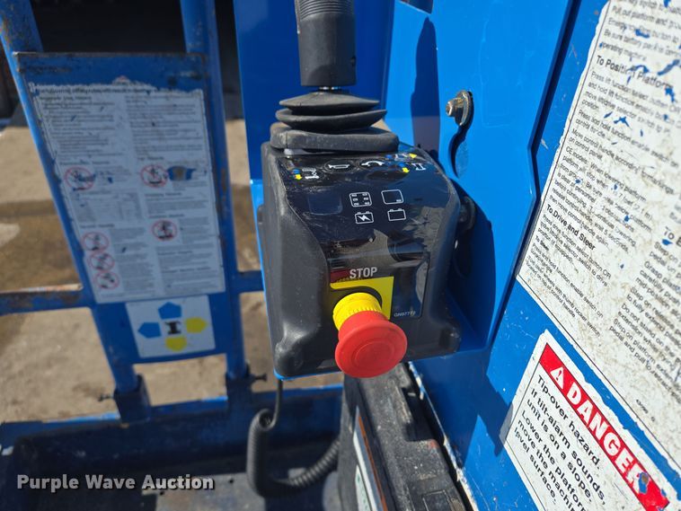 image for item EQ6583 1999 Genie  GS-1930 scissor lift