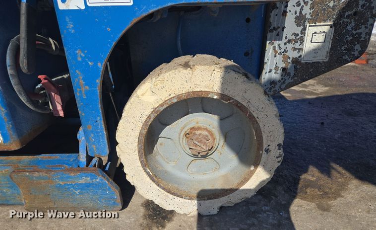 image for item EQ6583 1999 Genie  GS-1930 scissor lift