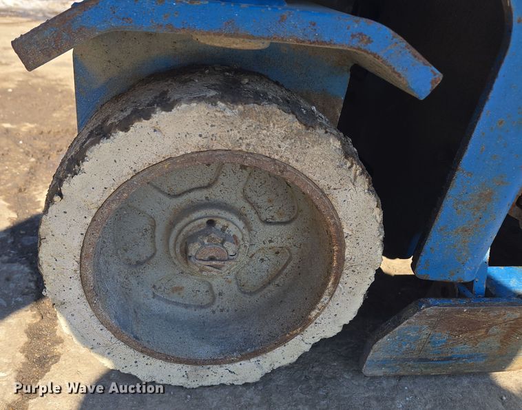 image for item EQ6583 1999 Genie  GS-1930 scissor lift