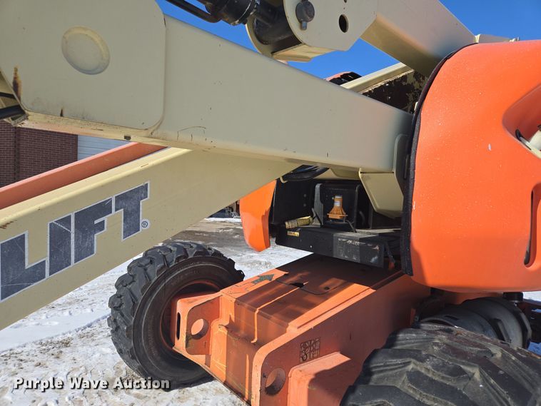 image for item EQ6584 2000 JLG 450A boom lift