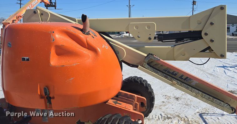 image for item EQ6584 2000 JLG 450A boom lift
